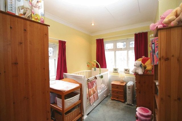  Image of 3 bedroom Detached house to rent in Hainault Road Chigwell IG7 at Hainault Road  Chigwell, IG7 6QU