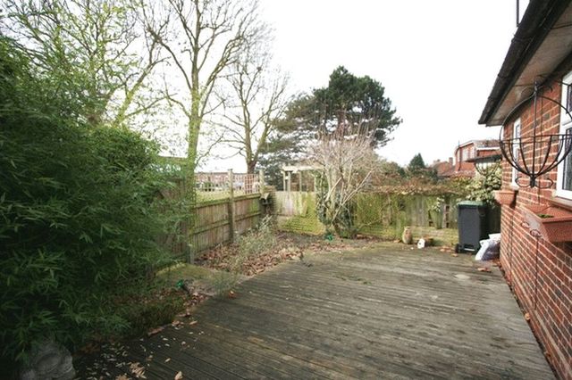  Image of 3 bedroom Detached house to rent in Hainault Road Chigwell IG7 at Hainault Road  Chigwell, IG7 6QU