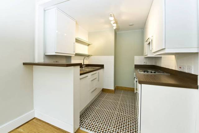  Image of 2 bedroom Property to rent in Hammersmith Grove London W6 at Hammersmith Grove  London, W6 0NJ