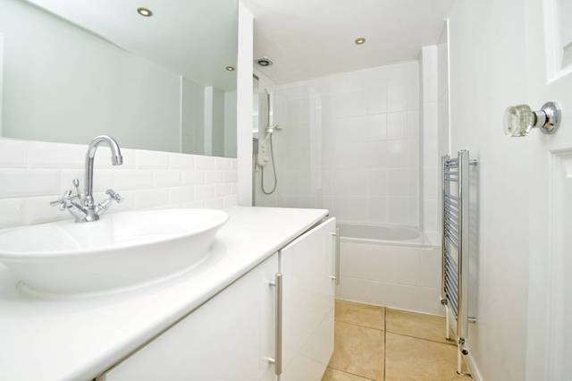 Image of 2 bedroom Property to rent in Hammersmith Grove London W6 at Hammersmith Grove  London, W6 0NJ