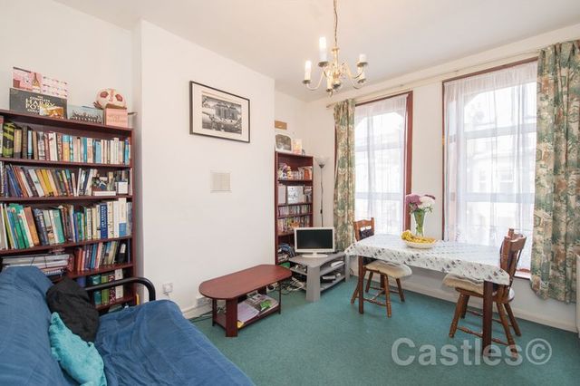  Image of 2 bedroom Flat to rent in Hampden Road London N8 at Hampden Road Hornsey London, N8 0HT