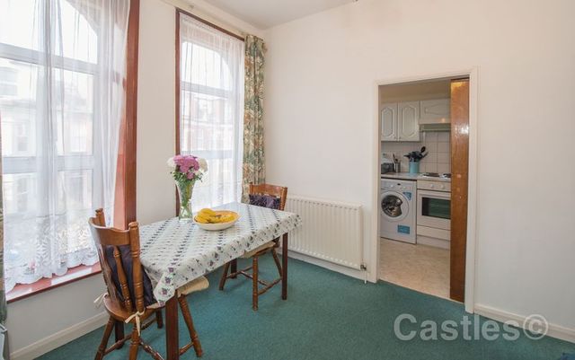  Image of 2 bedroom Flat to rent in Hampden Road London N8 at Hampden Road Hornsey London, N8 0HT