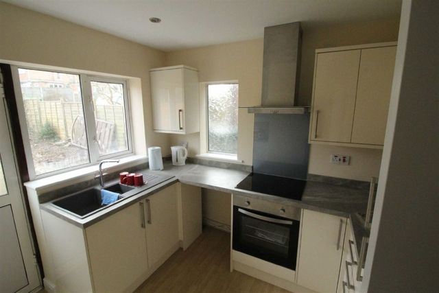  Image of 3 bedroom Semi-Detached house to rent in Harport Road Redditch B98 at Redditch Worcestershire Redditch, B98 7PG