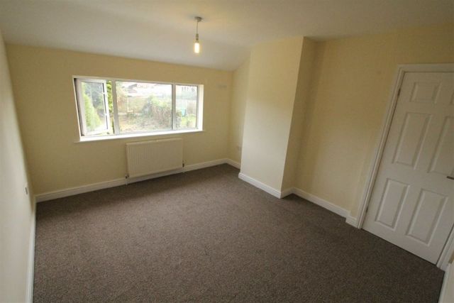  Image of 3 bedroom Semi-Detached house to rent in Harport Road Redditch B98 at Redditch Worcestershire Redditch, B98 7PG