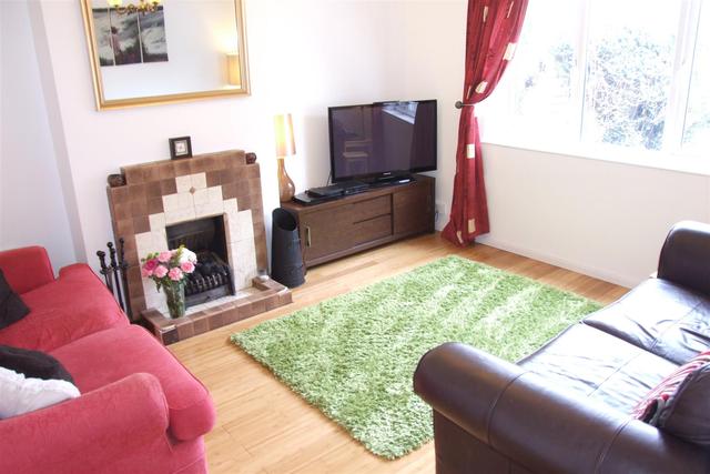  Image of 3 bedroom Detached house for sale in Headingley Road Rushden NN10 at Rushden Northamptonshire Rushden, NN10 0HS