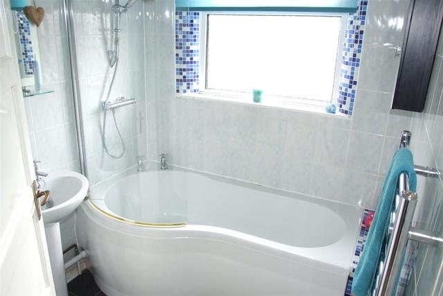  Image of 3 bedroom Detached house for sale in Headingley Road Rushden NN10 at Rushden Northamptonshire Rushden, NN10 0HS