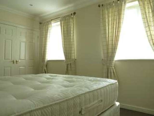  Image of 1 bedroom Flat to rent in Henley Wood Road Earley Reading RG6 at Henley Wood Road  Reading, RG6 7EE