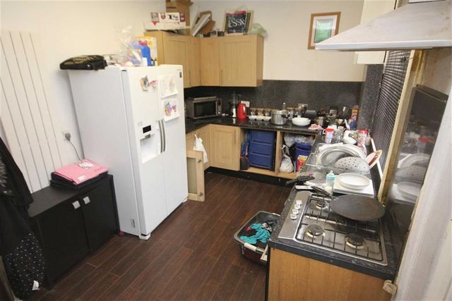  Image of 2 bedroom Property for sale in High Barn Close Rochdale OL11 at High Barn Close Rochdale Rochdale, OL11 3PN