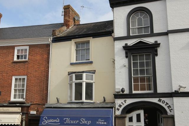  Image of 3 bedroom Flat to rent in High Street Crediton EX17 at High Street  Crediton, EX17 3LQ