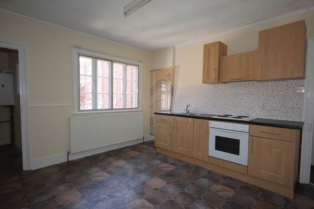  Image of 3 bedroom Flat to rent in High Street Crediton EX17 at High Street  Crediton, EX17 3LQ