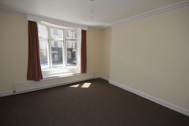 Image of 3 bedroom Flat to rent in High Street Crediton EX17 at High Street  Crediton, EX17 3LQ