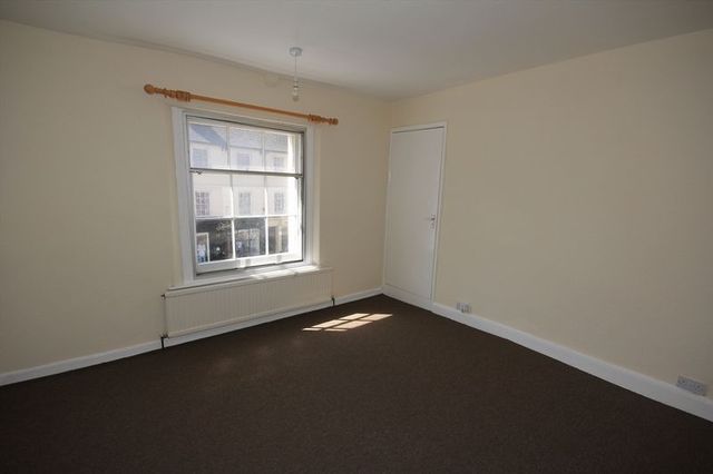  Image of 3 bedroom Flat to rent in High Street Crediton EX17 at High Street  Crediton, EX17 3LQ