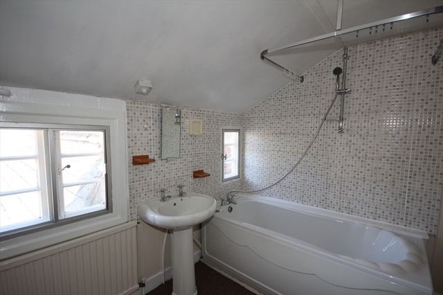  Image of 3 bedroom Flat to rent in High Street Crediton EX17 at High Street  Crediton, EX17 3LQ