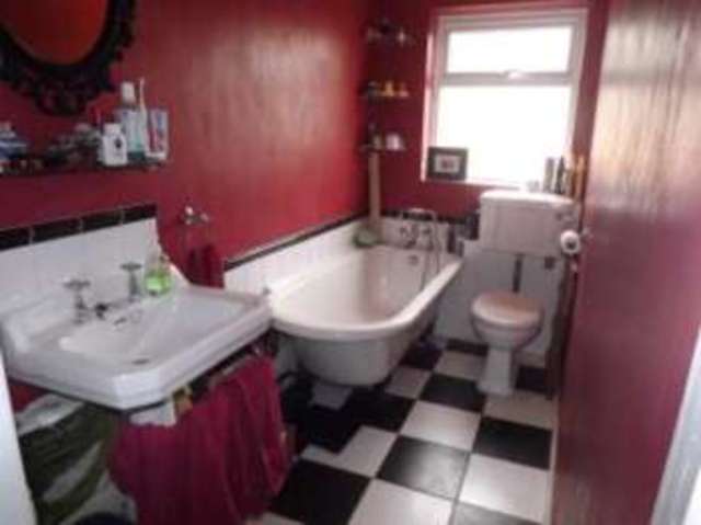  Image of 2 bedroom Terraced house for sale in High Street South Dunstable LU6 at Dunstable Bedfordshire Dunstable, LU6 3HY