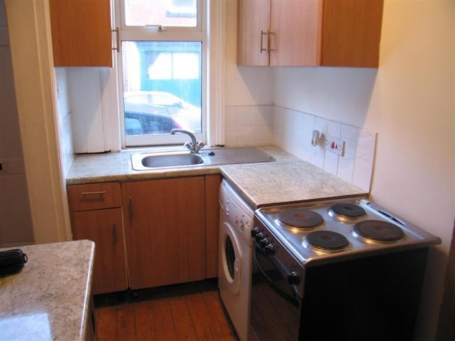  Image of 3 bedroom Terraced house to rent in Highbury Lane Headingley Leeds LS6 at Highbury Lane  Leeds, LS6 4HF