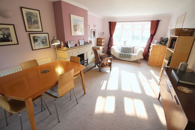  Image of 4 bedroom Detached house for sale in Hoden Lane Cleeve Prior Evesham WR11 at Hoden Lane Cleeve Prior Evesham, WR11 8LH
