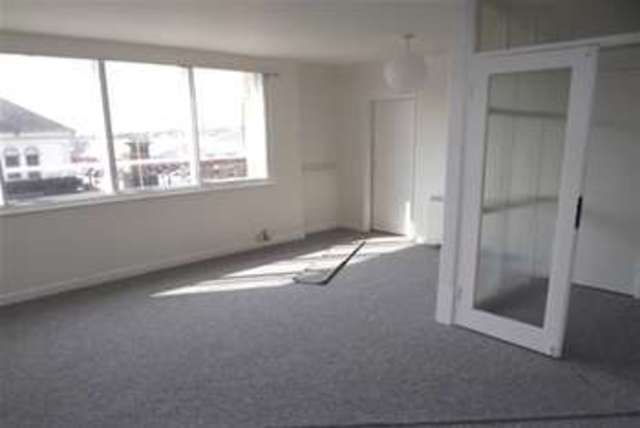 Image of 2 bedroom Flat to rent in Goldstone Villas Hove BN3 at Hove, BN3 3RX