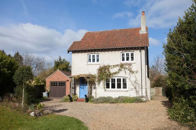  Image of 3 bedroom Detached house for sale in Tunstead Road Hoveton Norwich NR12 at Tunstead Road Hoveton Norwich, NR12 8QN