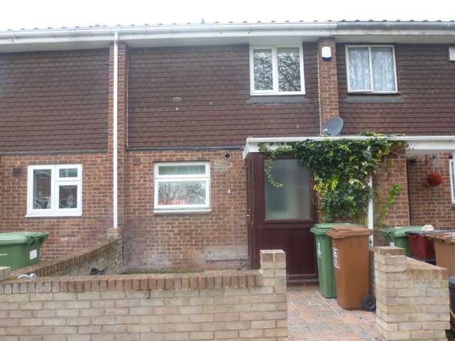  Image of 3 bedroom Terraced house to rent in Howden Close London SE28 at Howden Close Thamesmead London, SE28 8HD