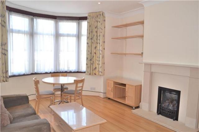  Image of 3 bedroom Flat to rent in Hutton Grove London N12 at Finchley London Woodside Park, N12 8DR