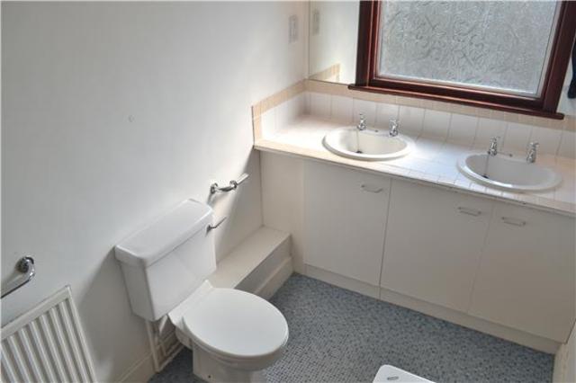  Image of 3 bedroom Flat to rent in Hutton Grove London N12 at Finchley London Woodside Park, N12 8DR