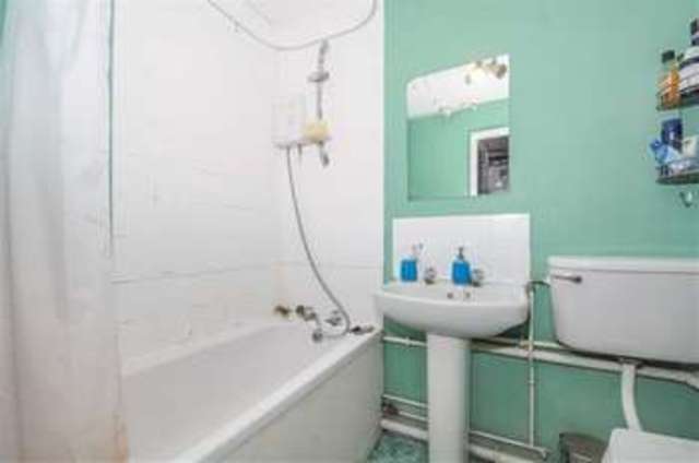  Image of 1 bedroom Flat for sale in Grinstead Road London SE8 at Deptford, SE8 5BN