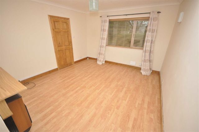  Image of 3 bedroom Terraced house to rent in Kennedy Avenue Macclesfield SK10 at MACCLESFIELD Cheshire MACCLESFIELD, SK10 3EZ