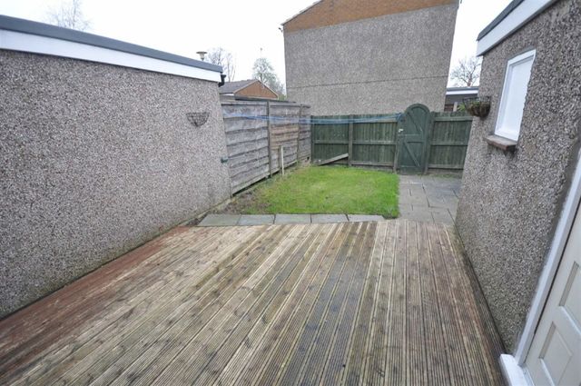  Image of 3 bedroom Terraced house to rent in Kennedy Avenue Macclesfield SK10 at MACCLESFIELD Cheshire MACCLESFIELD, SK10 3EZ