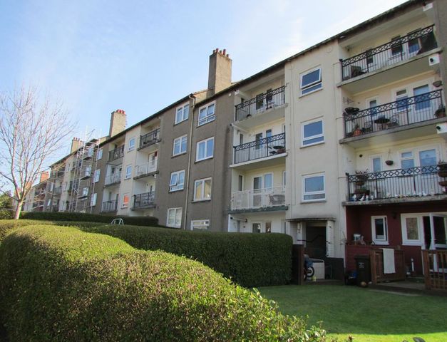  Image of 3 bedroom Flat to rent in Kerrycroy Avenue Glasgow G42 at Toryglen Glasgow Glasgow, G42 0BH