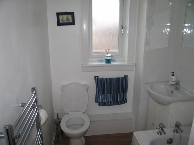  Image of 3 bedroom Flat to rent in Kerrycroy Avenue Glasgow G42 at Toryglen Glasgow Glasgow, G42 0BH