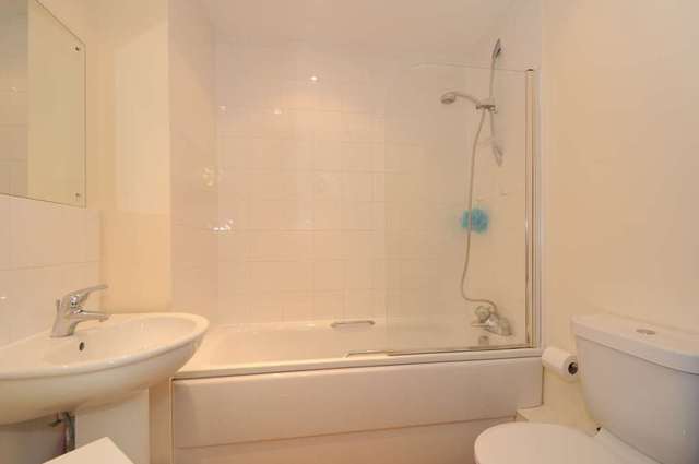  Image of 1 bedroom Apartment to rent in Kestrel Road Farnborough GU14 at Kestrel Road  Farnborough, GU14 7GP