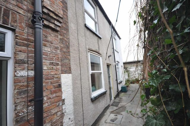  Image of 1 bedroom Terraced house to rent in King Edward Street Macclesfield SK10 at Macclesfield Cheshire Macclesfield, SK10 1AQ