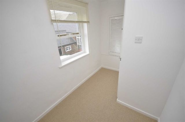  Image of 1 bedroom Terraced house to rent in King Edward Street Macclesfield SK10 at Macclesfield Cheshire Macclesfield, SK10 1AQ