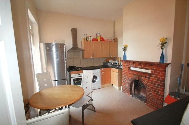  Image of 1 bedroom Flat to rent in Kings Road Fleet GU51 at Kings Road  Fleet, GU51 3AD