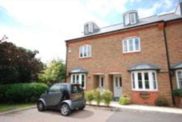  Image of 4 bedroom Town House to rent in Kingsleigh Close Brentford TW8 at Kingsleigh Close  Brentford, TW8 0PA