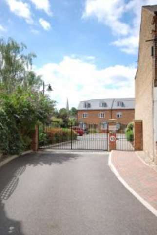  Image of 4 bedroom Town House to rent in Kingsleigh Close Brentford TW8 at Kingsleigh Close  Brentford, TW8 0PA