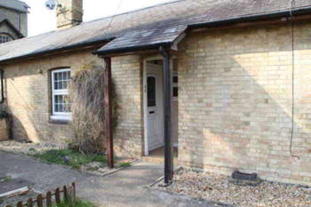  Image of 1 bedroom Flat to rent in Kneesworth Street Royston SG8 at Royston Hertfordshire, SG8 5AH