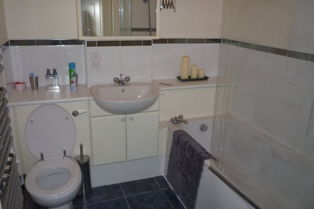  Image of 1 bedroom Flat to rent in Knightsbridge Court Palmyra Square North Warrington WA1 at Warrington  Warrington, WA1 1TA