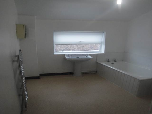  Image of 2 bedroom Detached house to rent in Knutsford Road Warrington WA4 at Latchford Warrington Latchford, WA4 1AU