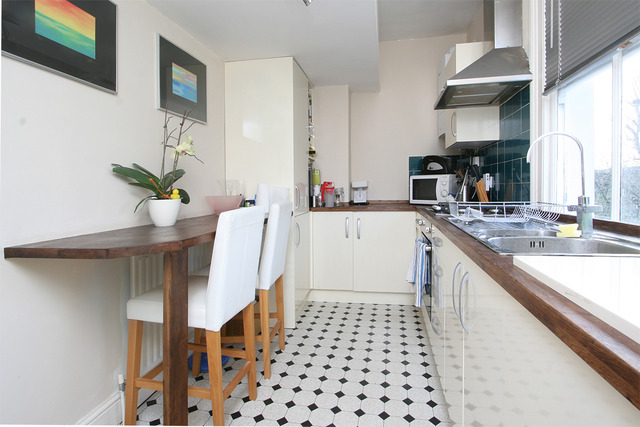  Image of 2 bedroom Apartment for sale in Lambert Road London SW2 at Lambert Road  Brixton, SW2 5BB