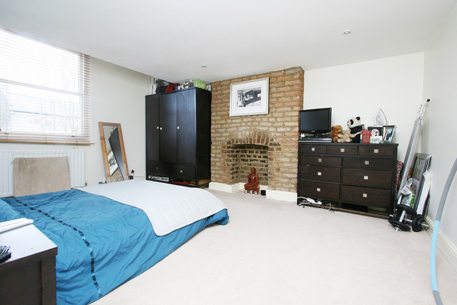  Image of 2 bedroom Apartment for sale in Lambert Road London SW2 at Lambert Road  Brixton, SW2 5BB
