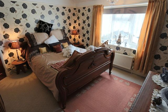  Image of 3 bedroom Detached house for sale in Laurel Road Lowestoft NR33 at Laurel Road  Lowestoft, NR33 0NG