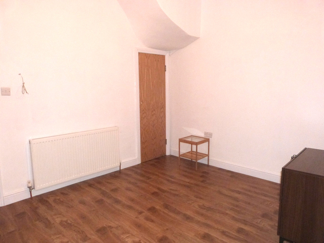  Image of Ground Flat to rent in Leopold Road London N2 at EAST FINCHLEY  London, N2 8BG
