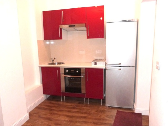  Image of Ground Flat to rent in Leopold Road London N2 at EAST FINCHLEY  London, N2 8BG