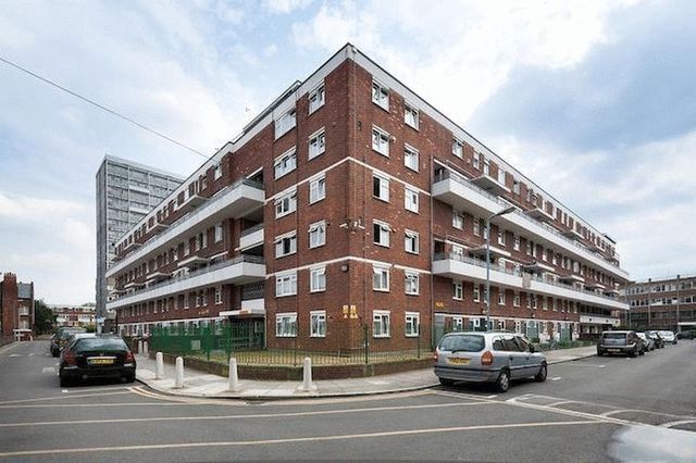  Image of 3 bedroom Flat to rent in Weymouth Terrace London E2 at Fellows Court  Weymouth Terrace, E2 8LE
