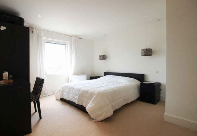  Image of 3 bedroom Flat to rent in Weymouth Terrace London E2 at Fellows Court  Weymouth Terrace, E2 8LE