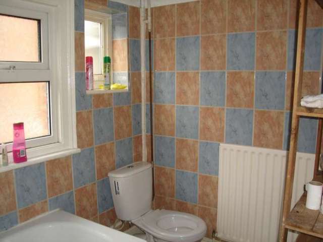  Image of 5 bedroom House Share to rent in London Road Earley Reading RG1 at London Road  Reading, RG1 3PB