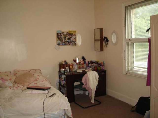  Image of 5 bedroom House Share to rent in London Road Earley Reading RG1 at London Road  Reading, RG1 3PB