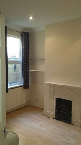  Image of 2 bedroom Flat to rent in Malyons Road London SE13 at Malyons Road, Ladywell London, SE13 7XG