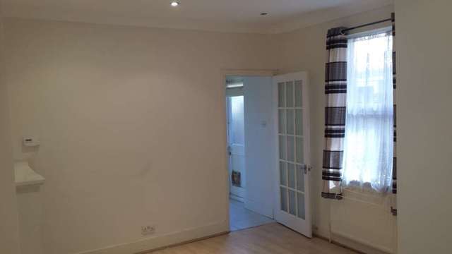 Image of 2 bedroom Flat to rent in Malyons Road London SE13 at Malyons Road, Ladywell London, SE13 7XG